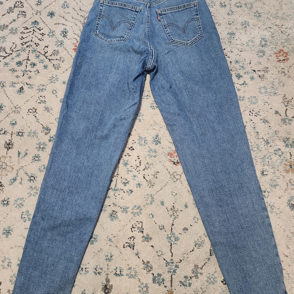 Levi's High-waisted Mom Jeans, Size 25, Barely Worn - Picture 3 of 3